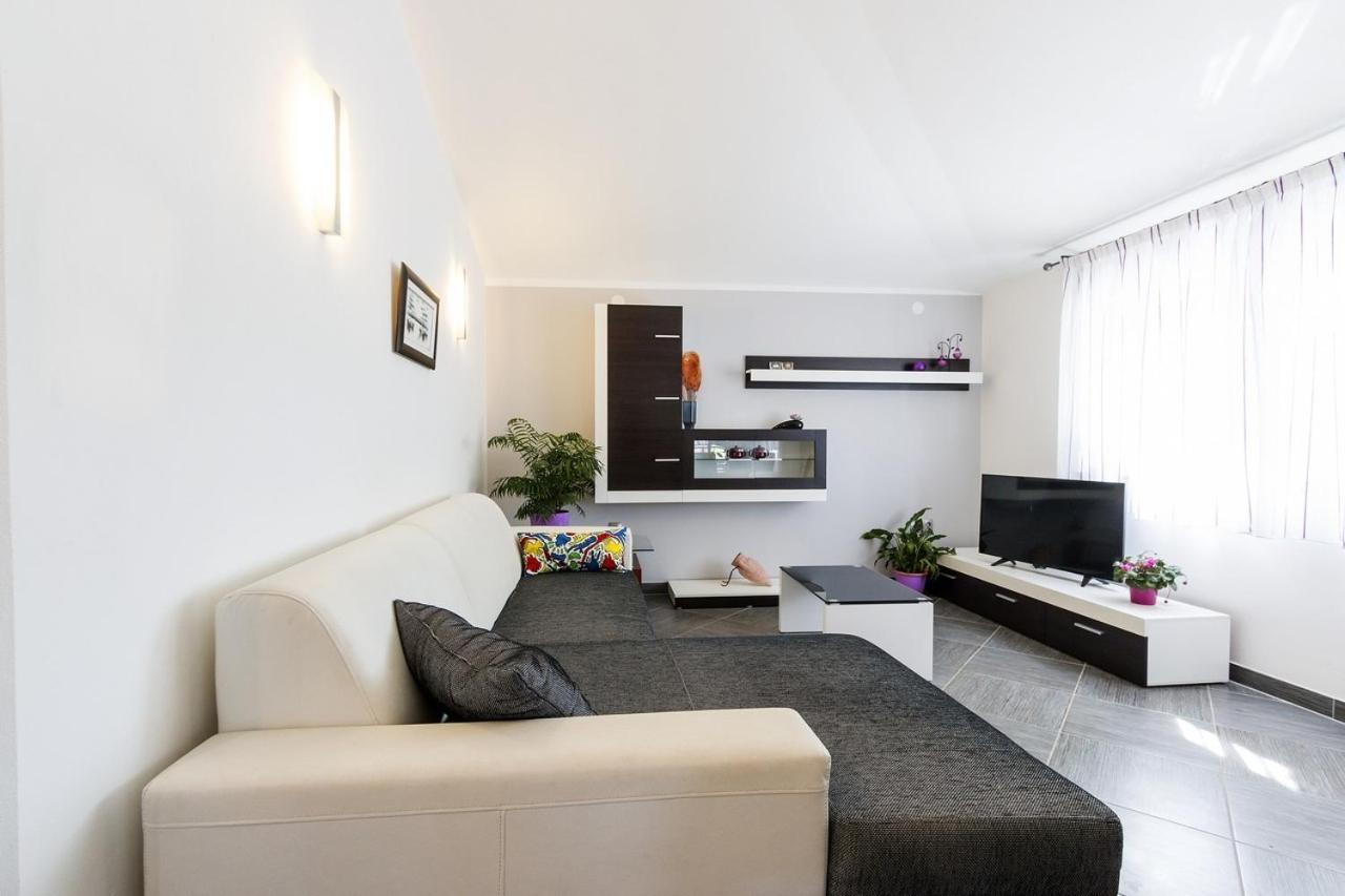 Apartment Carmen Pula Eksteriør billede