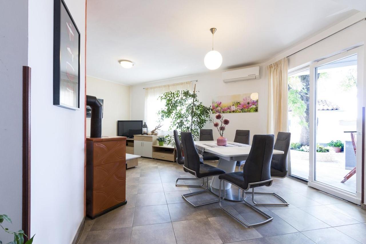 Apartment Carmen Pula Eksteriør billede